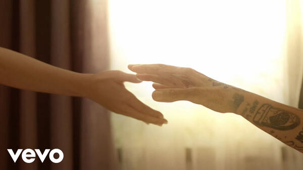 DIONELA — SINING Featuring BINI Stacey